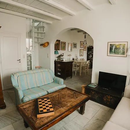 Dinora Villa *